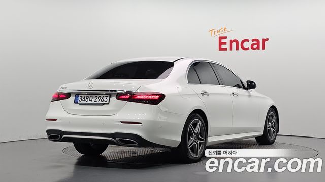 Mercedes-Benz E-Class 2023 — photo 2