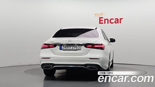 Mercedes-Benz E-Class 2023 — photo 4