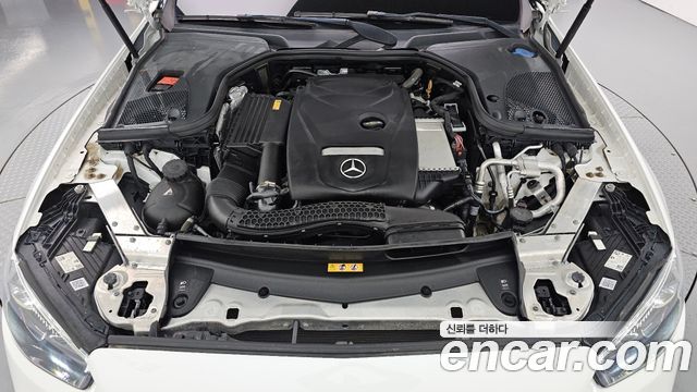 Mercedes-Benz E-Class 2023 — photo 6
