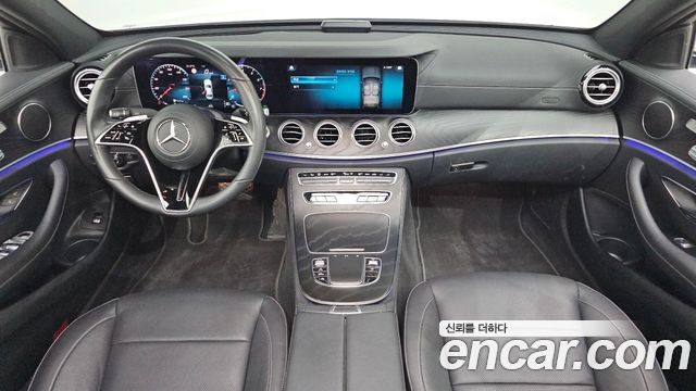 Mercedes-Benz E-Class 2023 — photo 10
