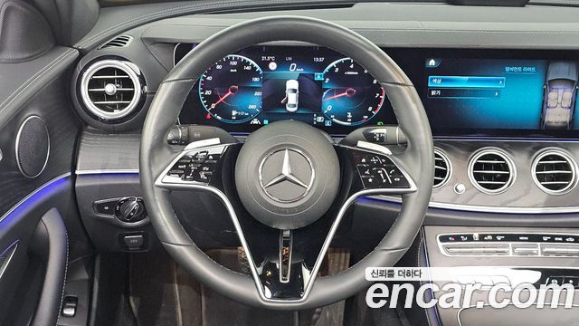 Mercedes-Benz E-Class 2023 — photo 19
