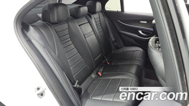 Mercedes-Benz E-Class 2023 — photo 24