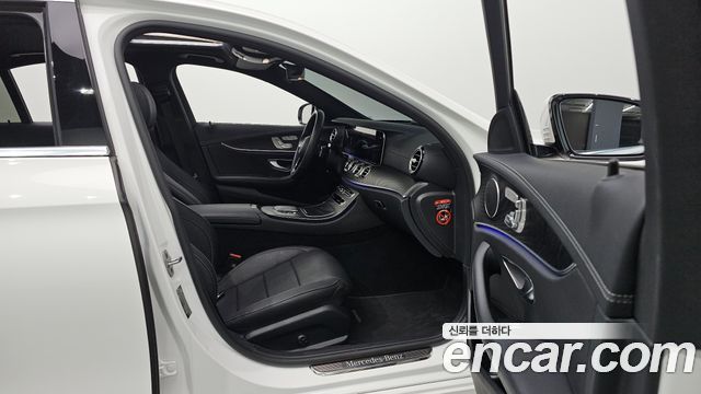 Mercedes-Benz E-Class 2023 — photo 25