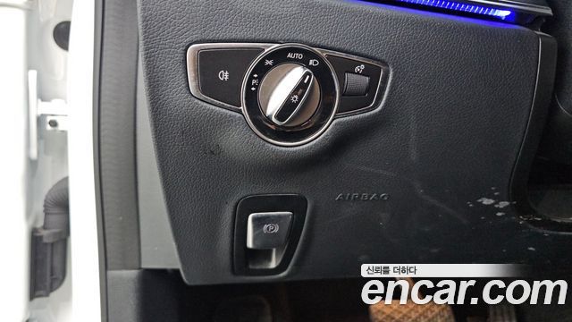Mercedes-Benz E-Class 2023 — photo 26
