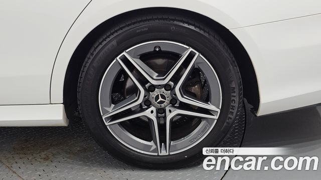 Mercedes-Benz E-Class 2023 — photo 7