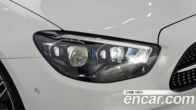 Mercedes-Benz E-Class 2023 — photo 8