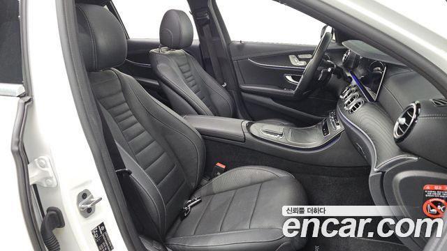 Mercedes-Benz E-Class 2023 — photo 16