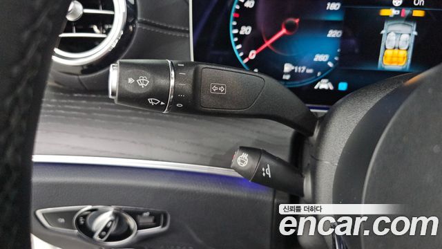 Mercedes-Benz E-Class 2023 — photo 27