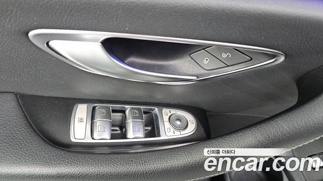 Mercedes-Benz E-Class 2023 — photo 28