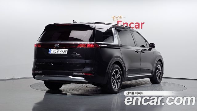 Kia Canival 2021 — photo 2