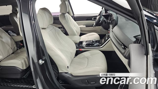 Kia Canival 2021 — photo 16