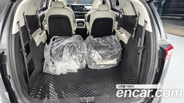 Kia Canival 2021 — photo 37