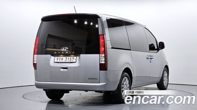 Hyundai Staria 2022 — photo 2