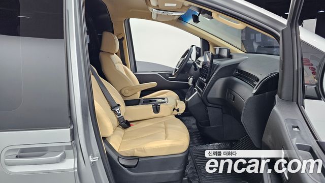Hyundai Staria 2022 — photo 11