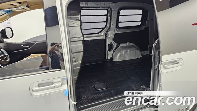 Hyundai Staria 2022 — photo 13