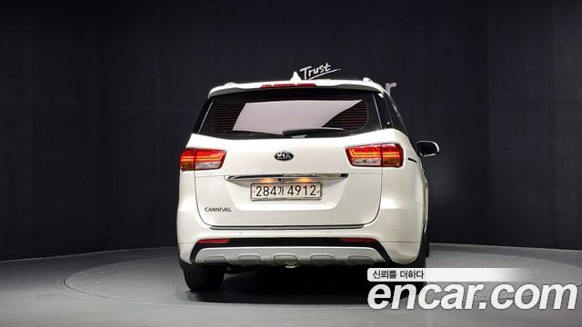 Kia Canival 2017 — photo 4