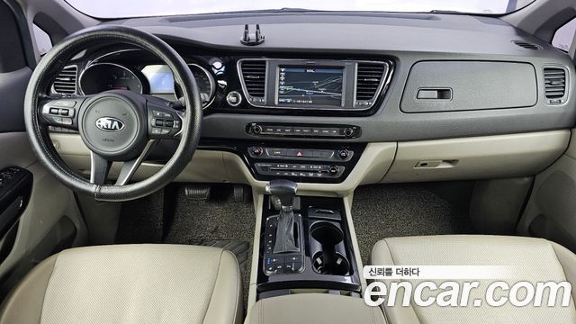 Kia Canival 2017 — photo 10