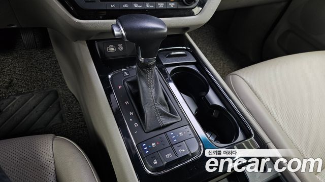 Kia Canival 2017 — photo 12