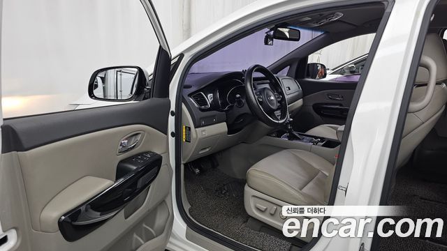 Kia Canival 2017 — photo 13