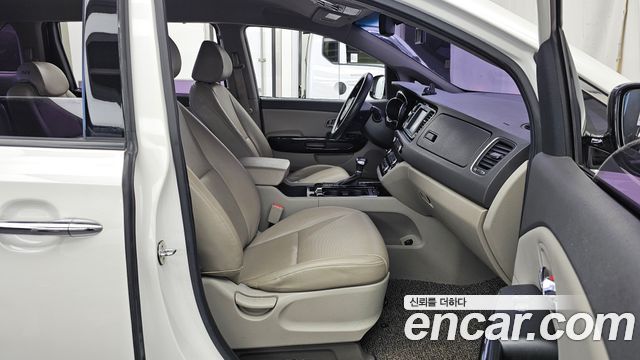 Kia Canival 2017 — photo 17