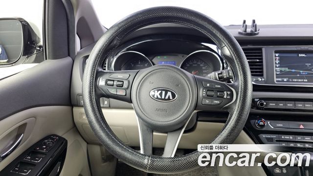 Kia Canival 2017 — photo 19