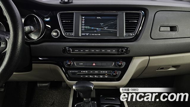 Kia Canival 2017 — photo 21