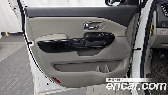Kia Canival 2017 — photo 14