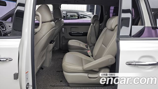 Kia Canival 2017 — photo 16