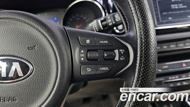 Kia Canival 2017 — photo 28