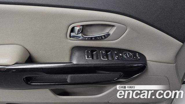 Kia Canival 2017 — photo 30