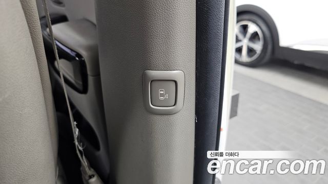 Kia Canival 2017 — photo 31