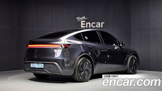 Tesla Model Y 2026 — photo 2