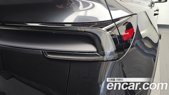 Tesla Model Y 2026 — photo 9