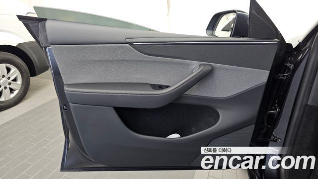 Tesla Model Y 2026 — photo 14