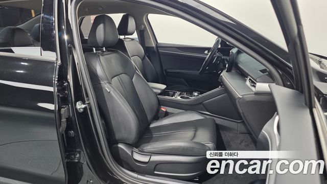 Kia K5 2023 — photo 16
