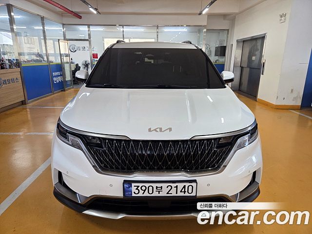 Kia Canival 2023 — photo 1