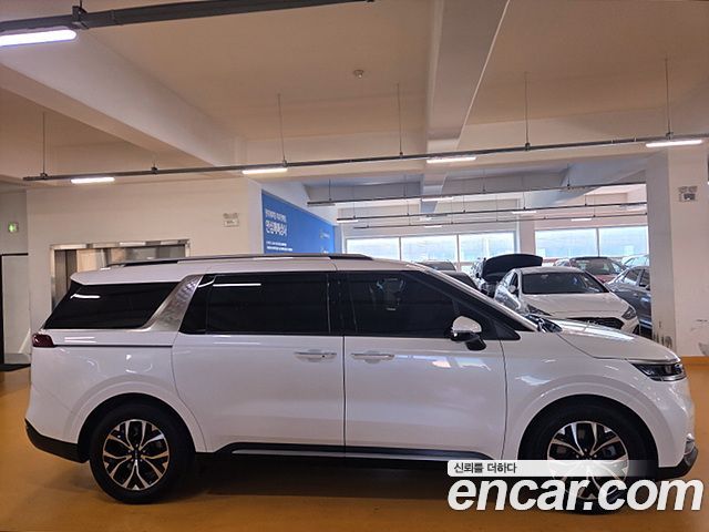 Kia Canival 2023 — photo 2