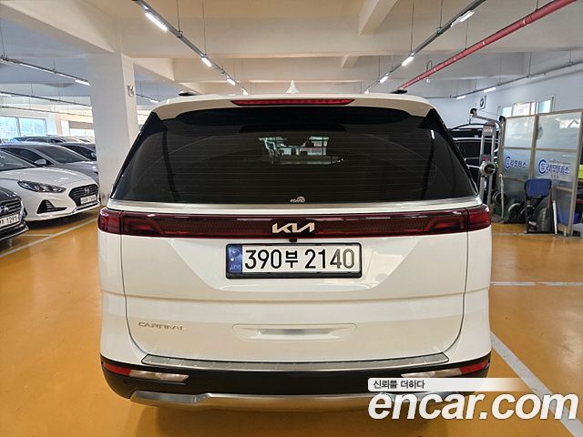 Kia Canival 2023 — photo 3