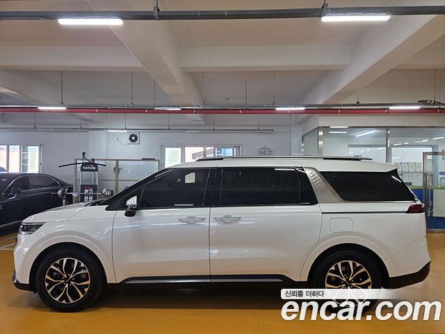 Kia Canival 2023 — photo 4