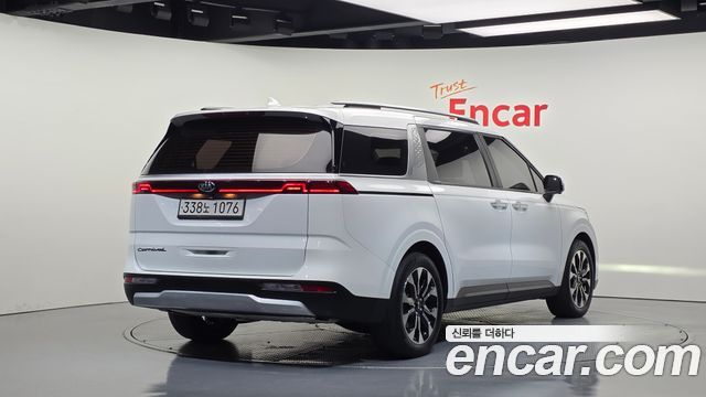 Kia Canival 2021 — photo 2