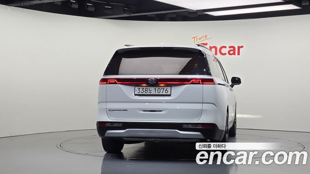Kia Canival 2021 — photo 4