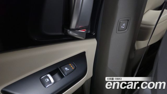 Kia Canival 2021 — photo 19