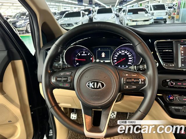 Kia Canival 2018 — photo 8