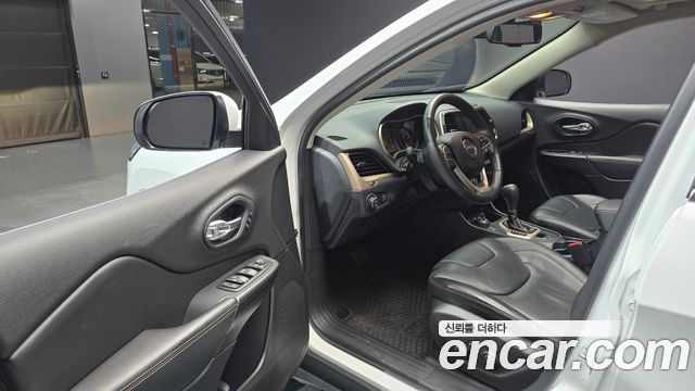 Jeep Cherokee 2016 — photo 10