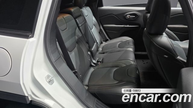 Jeep Cherokee 2016 — photo 11