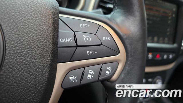 Jeep Cherokee 2016 — photo 18