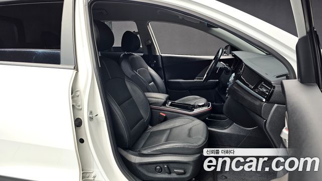 Kia Niro 2023 — photo 12