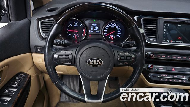Kia Canival 2020 — photo 19