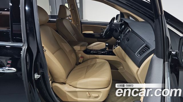 Kia Canival 2020 — photo 16
