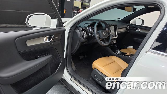 Volvo XC40 2019 — photo 13